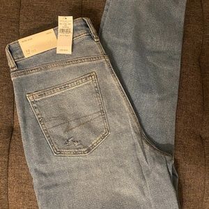 NWT American Eagle AE Mom Jean Sz 10